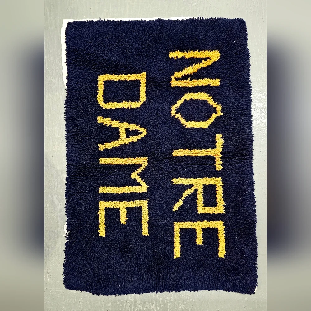 VTG Notre Dame Fighting Irish Hook & Loop Wall Tapestry Textile Or Rug